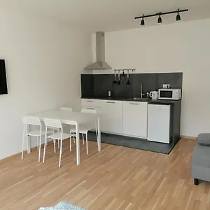 Brand New #62 With Free Secure Parking In The Center Prag